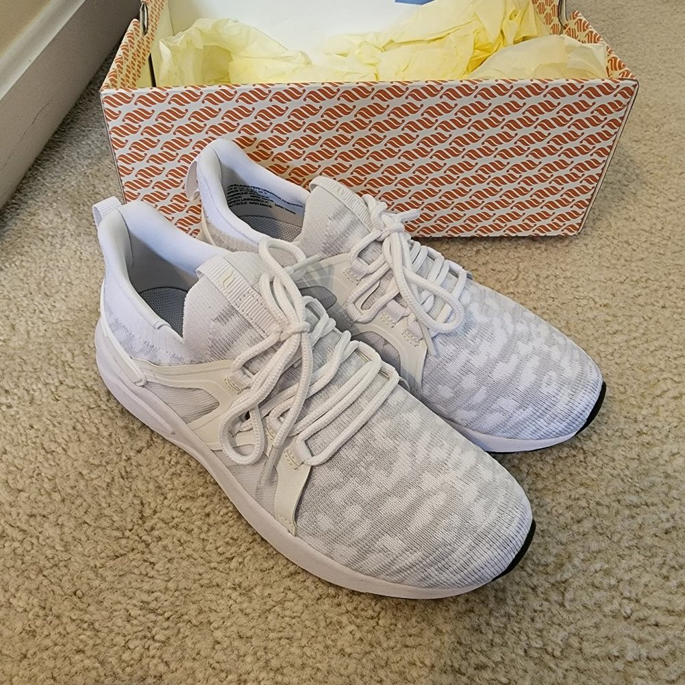 Fabletics Performance Sneaker Sz. 6 BRAND NEW